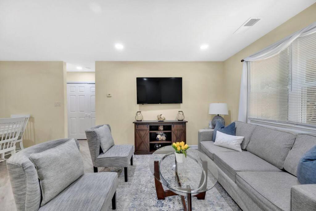Cozy 2 Bedroom Duplex In Charlotte, Jacuzzi, Sleeps 6 Plus 2 Esterno foto