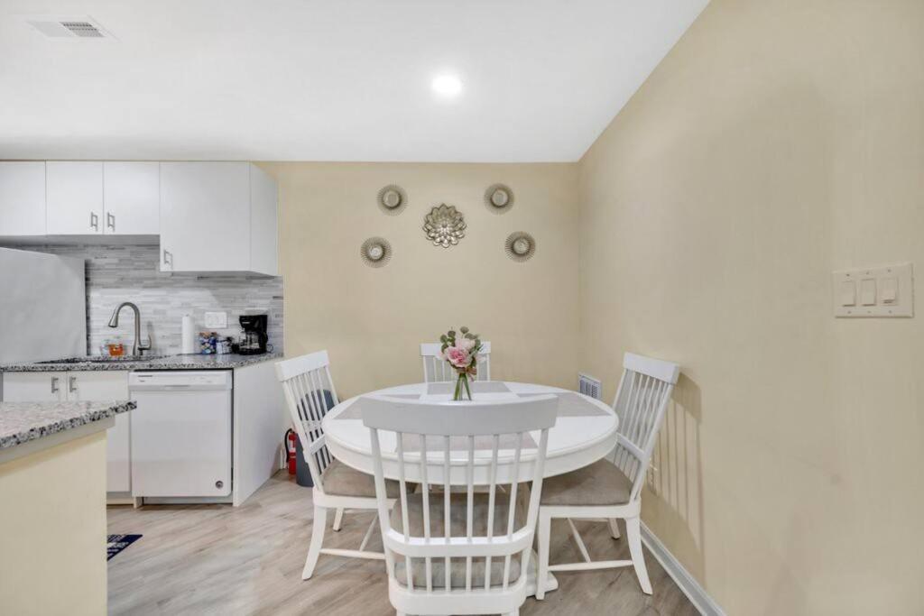 Cozy 2 Bedroom Duplex In Charlotte, Jacuzzi, Sleeps 6 Plus 2 Esterno foto