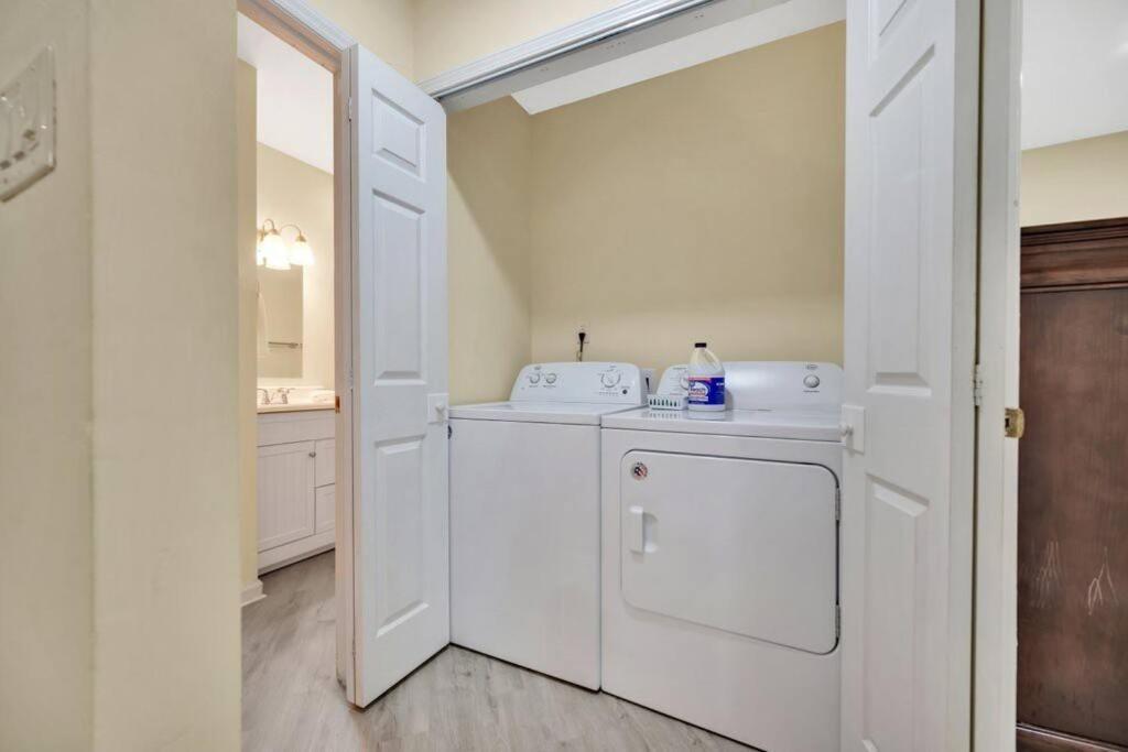 Cozy 2 Bedroom Duplex In Charlotte, Jacuzzi, Sleeps 6 Plus 2 Esterno foto